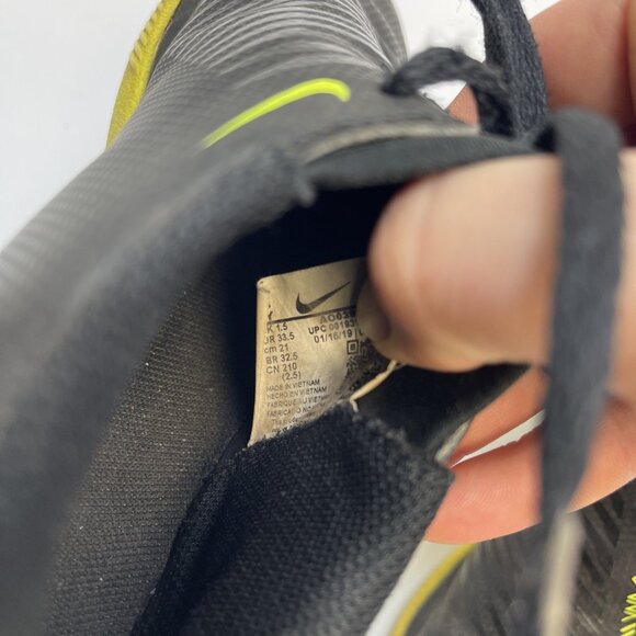 Nike Jr Phantom Venom Club IC indoor soccer shoes black/volt AO0399 007 Size 2Y - Picture 10 of 13